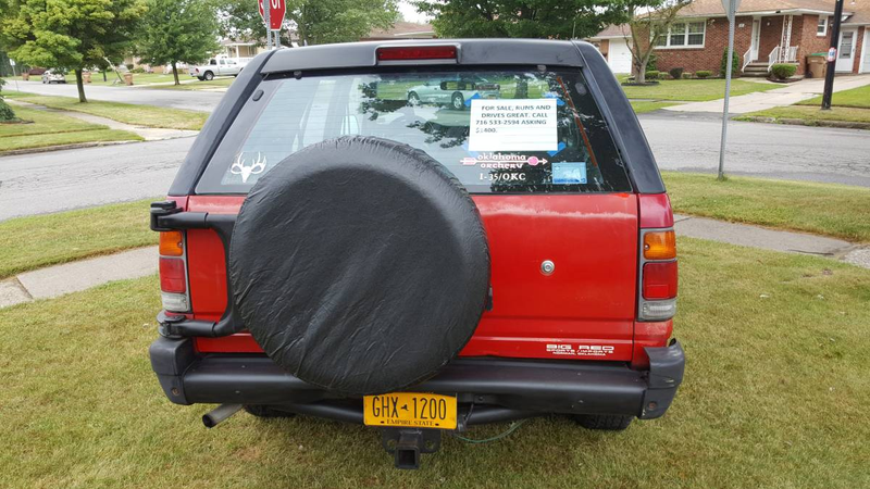 Illustration for article titled At $1,400, Could This 1995 Isuzu SUV Be Your First Rodeo?
